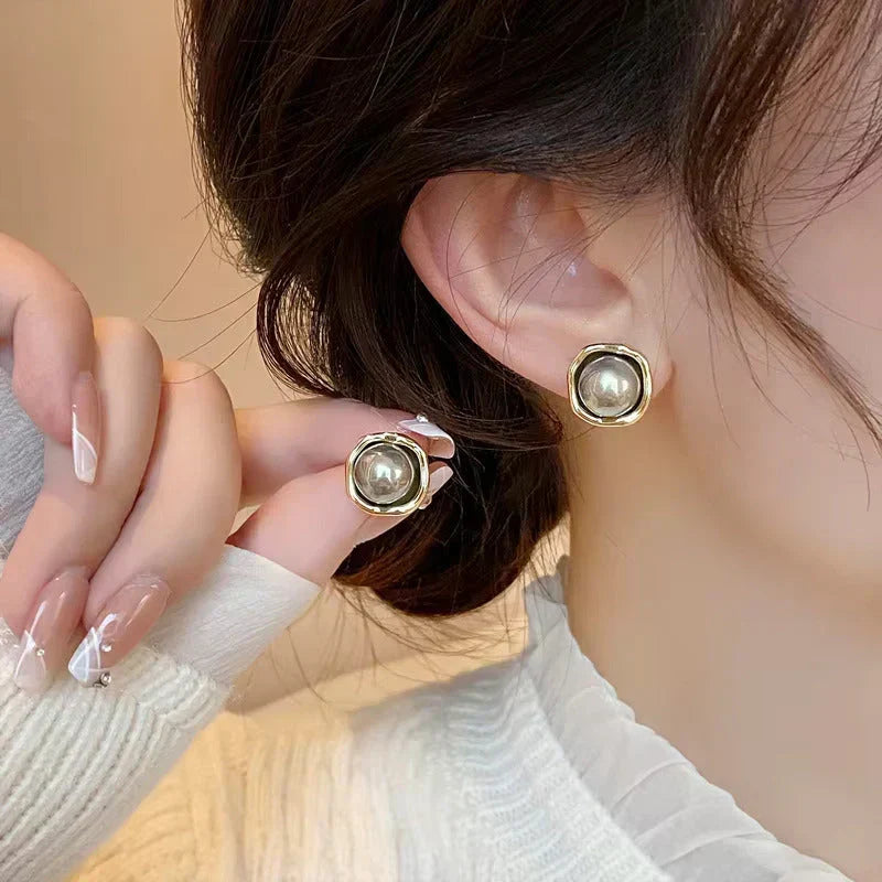 Black Pearl Stud Earrings